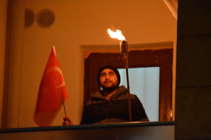 Sarıkamış’ta Meşaleli Bayraklı 23 Nisan Coşkusu