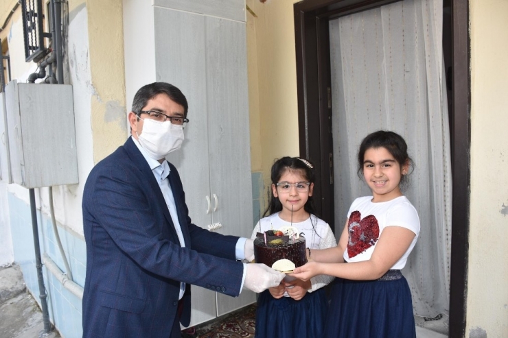 Başkan Çelik’ten 23 Nisan Çocuğuna Sürpriz Kutlama