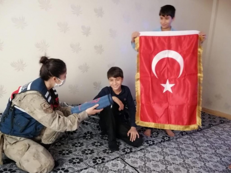 Jandarmadan Şehit Çocuklarına 23 Nisan Sürprizi