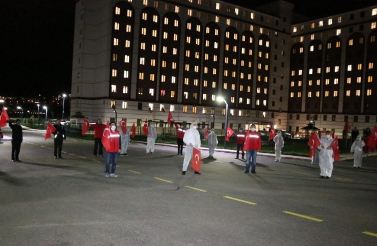 Karantina Altındaki Vatandaşlardan 23 Nisan Kutlaması