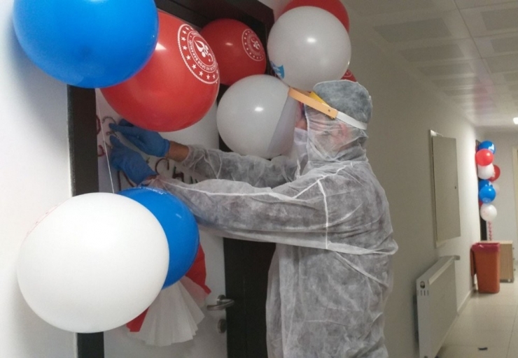 Çocuklar Bayramlarını Karantinada Kutladı