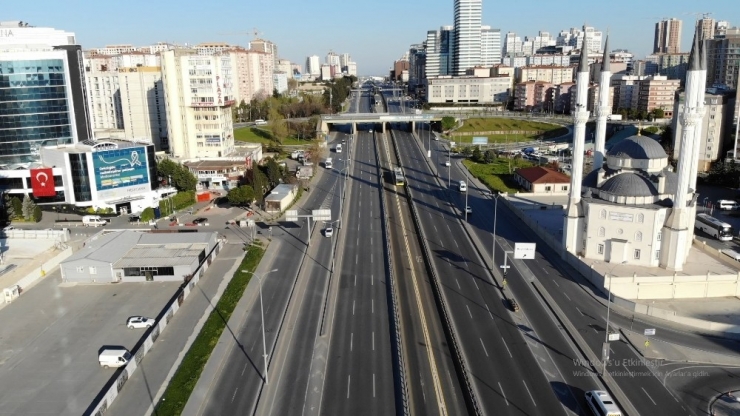 Sokağa Çıkma Kısıtlamasının Ardından İlk Sabah, Yollar Ve Caddeler Boş Kaldı
