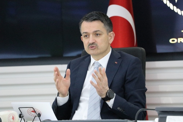 Bakan Pakdemirli Çiftçi Çocukların Bayramını Kutladı