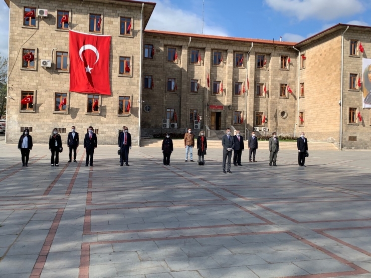 Isparta’da Maskeli Ve Sosyal Mesafeli 23 Nisan Töreni