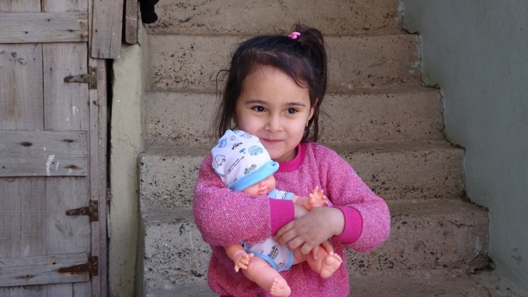 Minik Eslem’in Pilli Bebek Mutluluğu