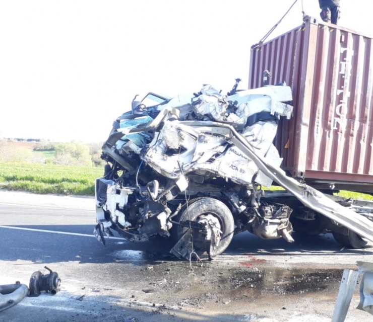 Tır Şoförü Uyudu: 1 Ölü, 1 Yaralı