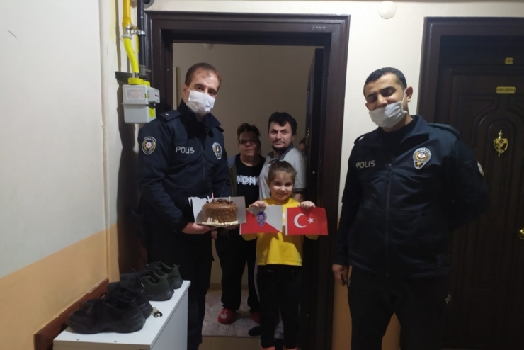 Polis Ağabeylerinden 23 Nisan Çocuklarına Sürpriz
