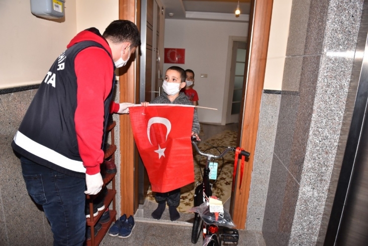 23 Nisan Sabahına Süprizle Uyandılar