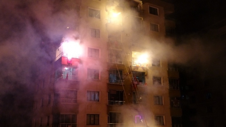 İstiklal Marşı’nı Okudular, Dj Performansıyla Eğlendiler