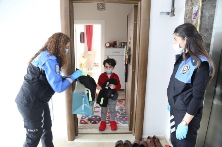 Minik Baturalp, Kumbarasındaki Parayı "Milli Dayanışma" Kampanyasına Bağışladı