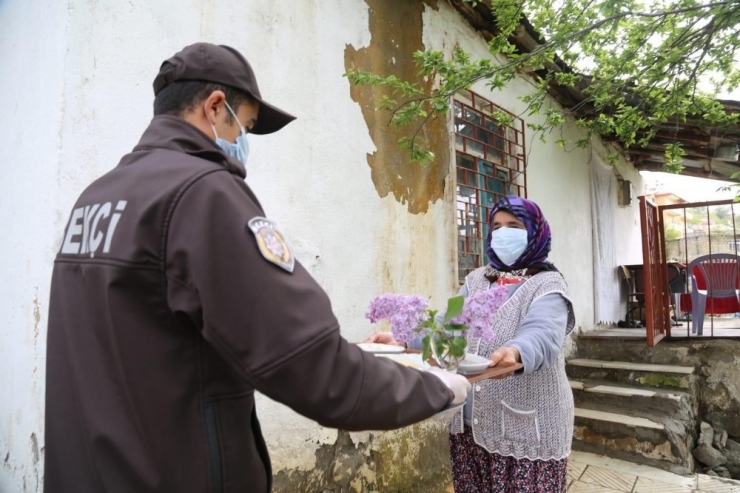 Tunceli’de Leylak Çiçekli Kahvaltı Servisi