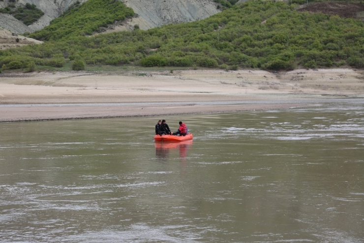 Kayıp Uzman Çavuş Güneş’i Arama Çalışmaları Baraj Gölünde Yoğunlaştı