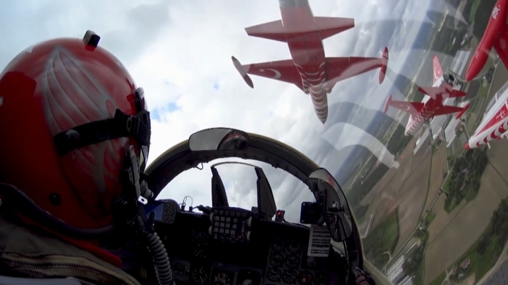 Türk Yıldızları’ndan 23 Nisan Ve Tbmm’nin 100. Yılına Özel Gösteri