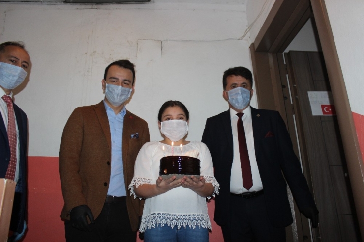 Türkeli’de 23 Nisan’da Doğan Öğrencilere Doğum Günü Sürprizi