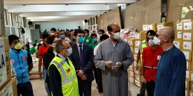 Türkiye’den 3 Bin Bangladeşli Aileye Yardım