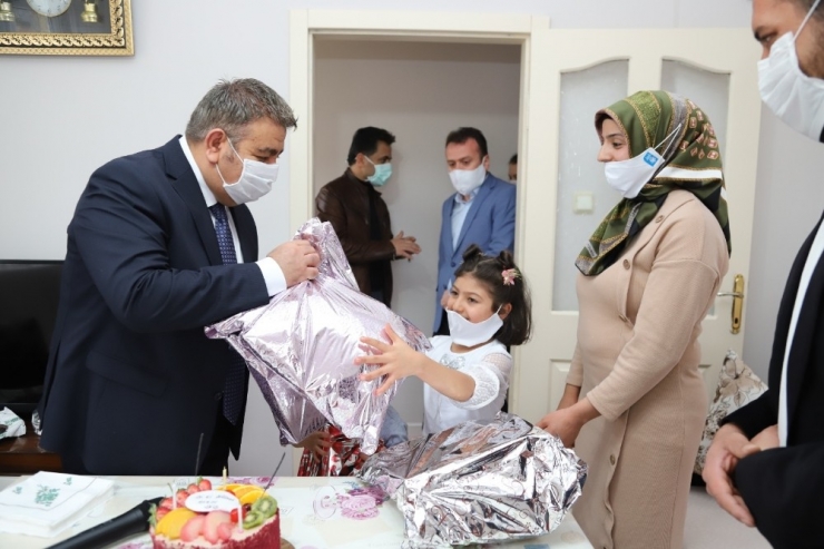 Sunar, Palandökenli Çocukların 23nisan Coşkusunu Paylaştı