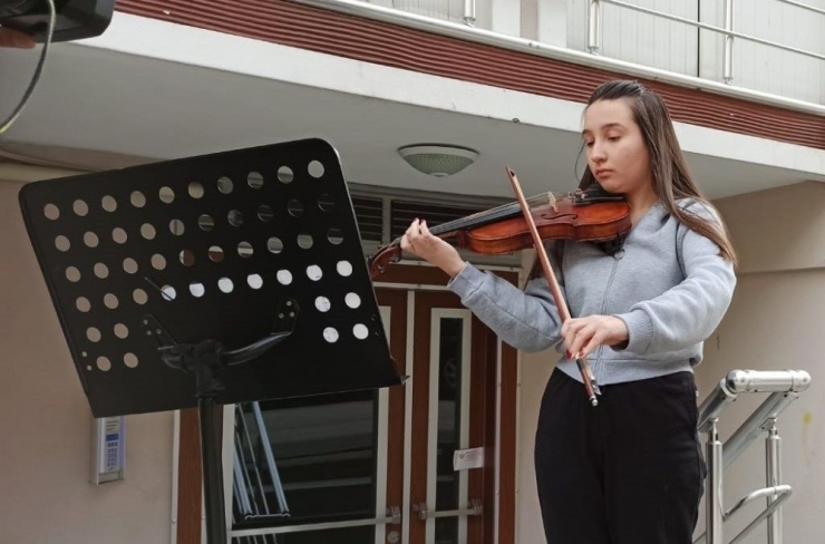 Liseli Gencin Ümraniye Belediyesinden İsteği 23 Nisan’da Yerine Getirildi