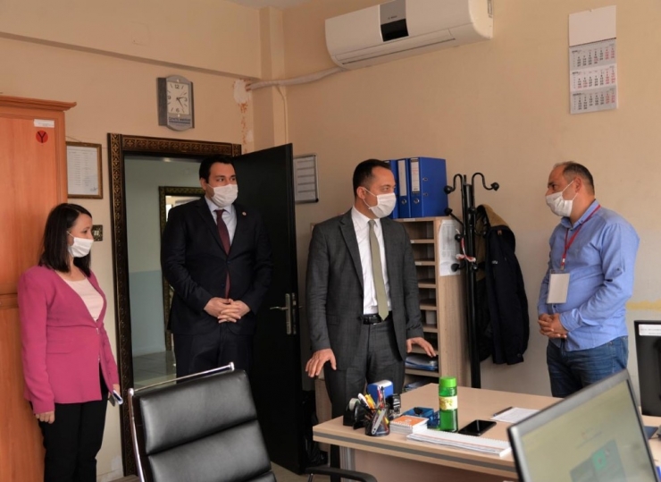 Rastgele Telefonlarını Çevirdiği Yaşlılara Hizmet Memnuniyetlerini Sordu