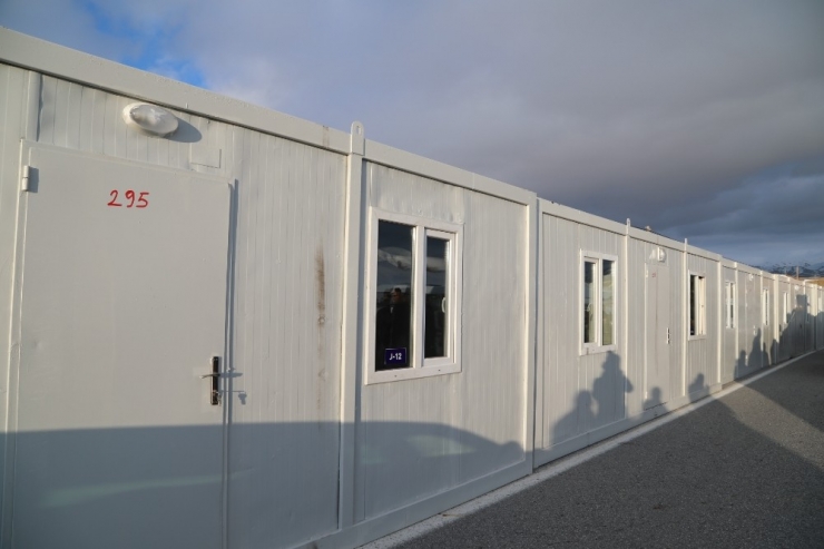 Başkale’de Depremzedeler İçin Bin Konteyner Kuruldu