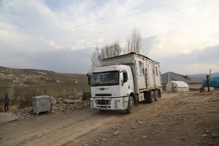 Başkale’de Depremzedeler İçin Bin Konteyner Kuruldu