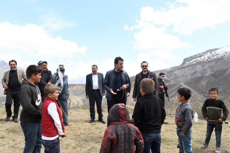 Başkan Şeylan’dan Çocuklara 23 Nisan Hediyesi