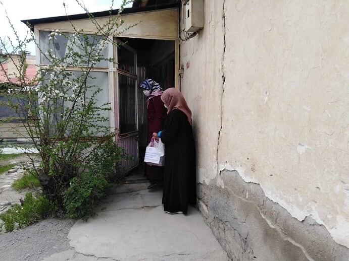 Din Görevlilerinden İhtiyaç Sahiplerine Kumanya Desteği