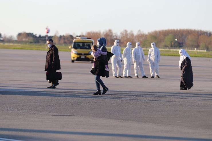 Almayan’dan 196 Türk Vatandaşı Uçakla Samsun’a Getirildi