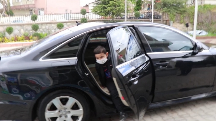 Annesi Sağlık Çalışanı, Babası Polis Olan Yağız, Temsili Başkan Oldu