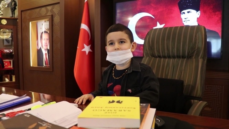 Annesi Sağlık Çalışanı, Babası Polis Olan Yağız, Temsili Başkan Oldu