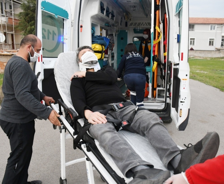 Otomobille Elektrikli Bisiklet Çarpıştı: 1 Yaralı