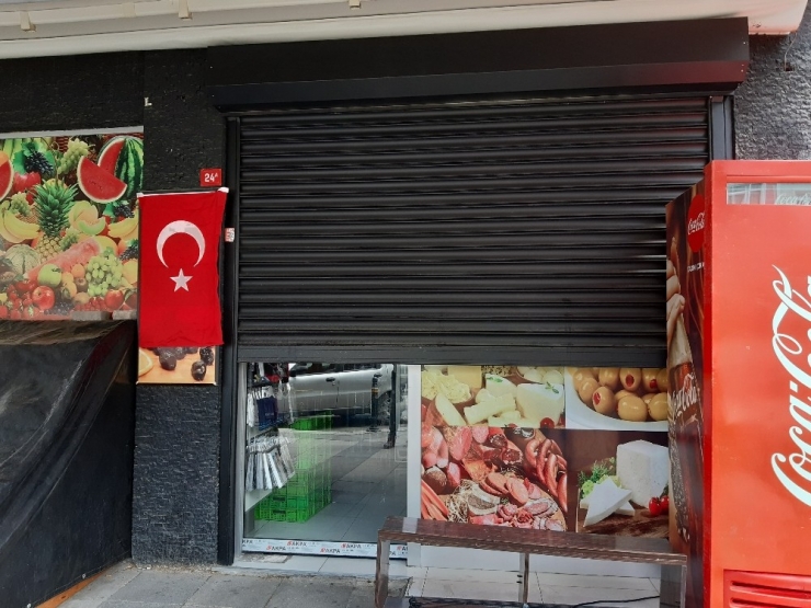 Marketler Saat 14.00’da Kepenklerini İndirdi