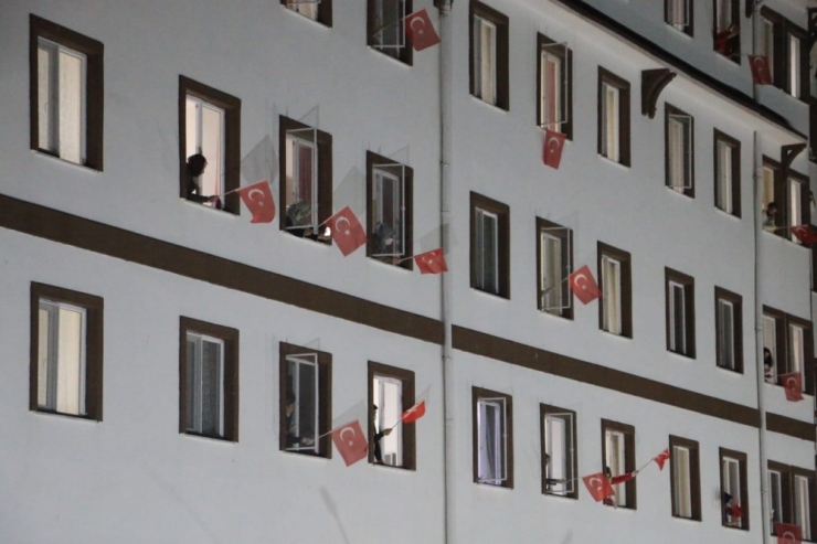 Sinop’ta Karantina Altında Bulunan Gurbetçiler 23 Nisan’ı Kutladı