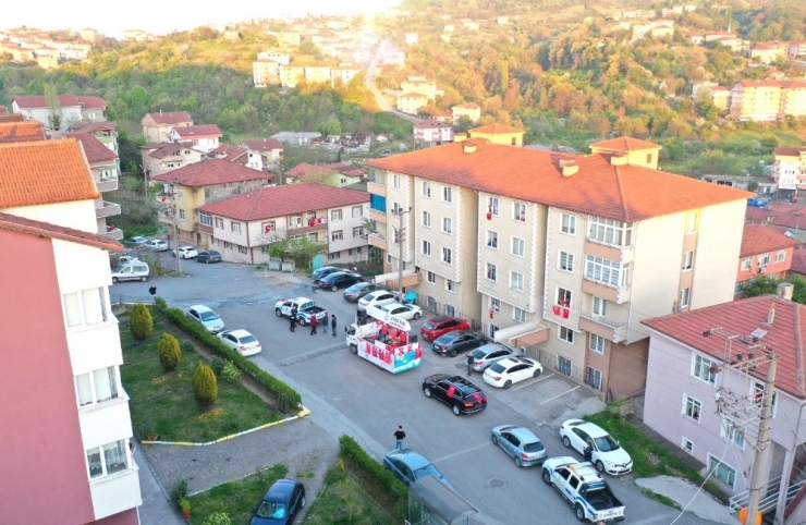 Başkan Posbıyık Mahalle Mahalle Gezip Çocukların Bayramını Kutladı