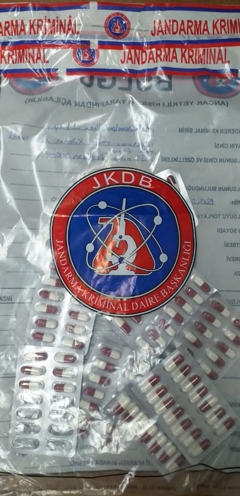 Jandarma Korona Virüs Kontrolü Yaparken Uyuşturucu Ele Geçirdi
