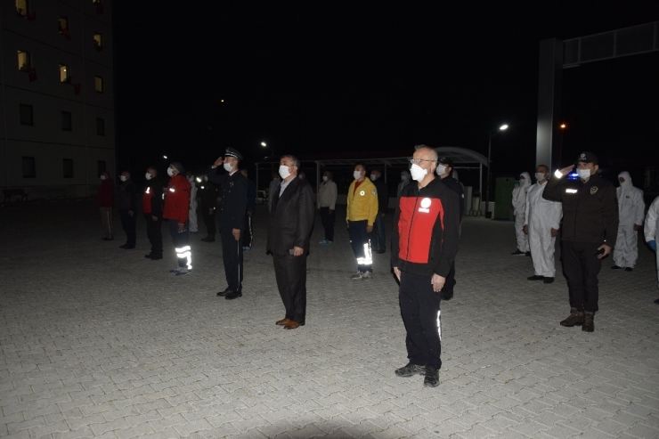 23 Nisan Çoşkusuna Karantinadaki Vatandaşlar Da Ortak Oldu