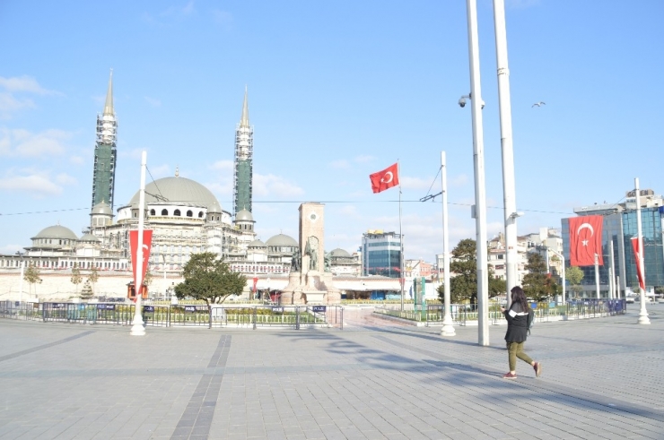 Taksim Meydanı, Güvercinlere Kaldı