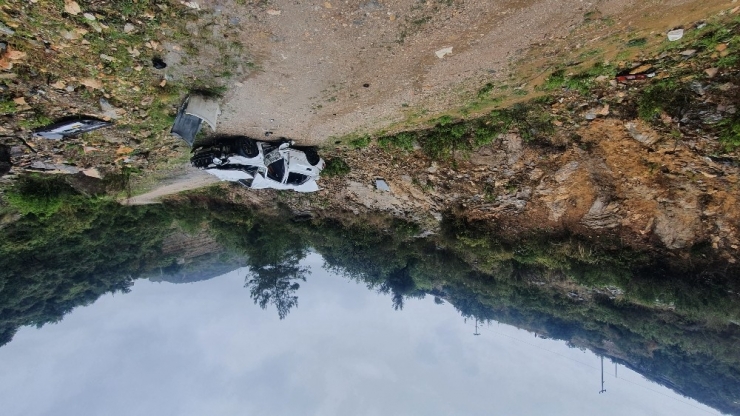 Kontrolden Çıkan Araç 100 Metrelik Uçurumdan Yuvarlandı