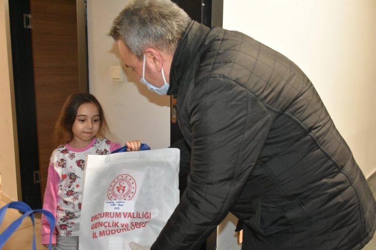 Karantina Altındaki Çocuklara Anlamlı Ziyaret