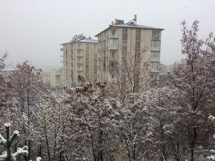Bayburt’ta Nisan Ayının Sonuna Doğru Kar Yağışı
