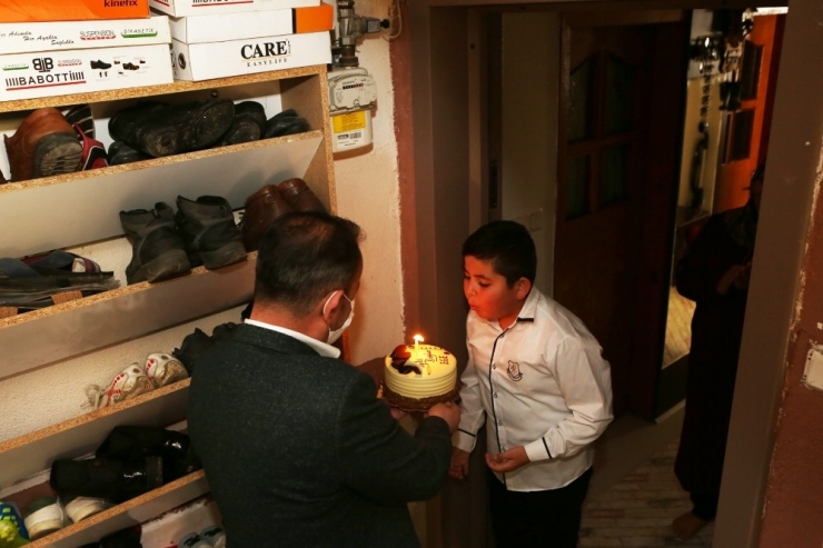 Bolu’da, Başkan Özcan’dan Çocuklara Sürpriz Doğum Günü