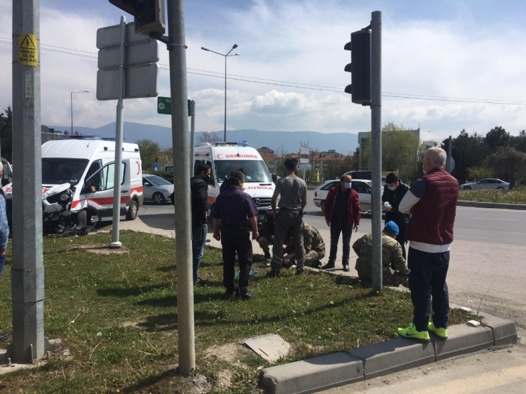 Bolu’da, Askeri Ambulans Otomobille Çarpıştı: 5 Yaralı