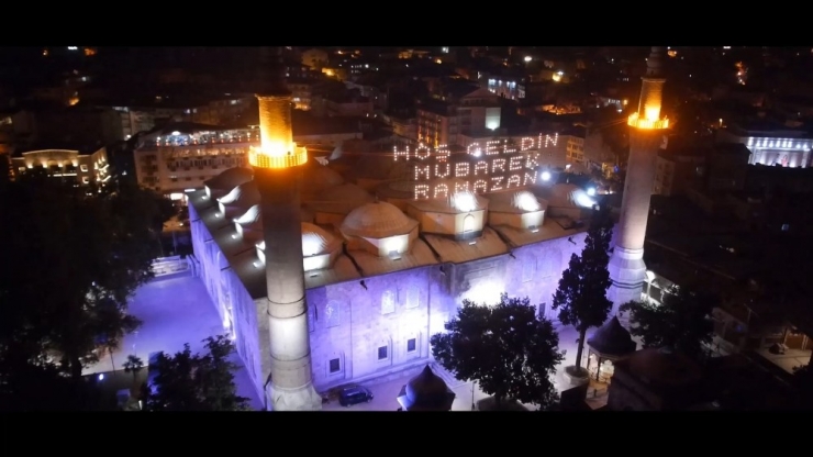 Alinur Aktaş’dan Duygulandıran Ramazan Klibi