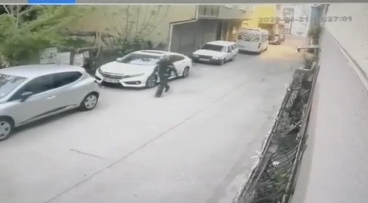 Yeni Olanı Çaldı, Eski Olanı Dönüp Geri Aldı