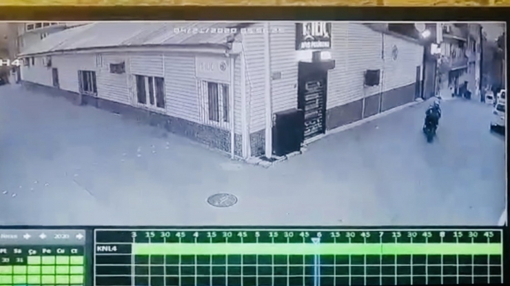 Yeni Olanı Çaldı, Eski Olanı Dönüp Geri Aldı