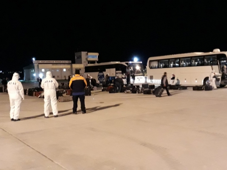 Cezayir’den Getirilen 144 Türk Vatandaşı Konya’da Yurda Yerleştirildi