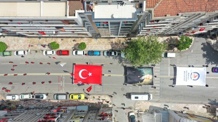 Büyükşehir Bandosu 14 Farklı Güzergahta 30 Km Boyunca Şarkı Ve Marş Çaldı