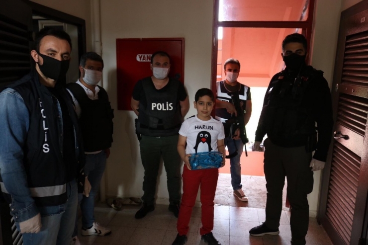 Polisten 10 Yaşına Basan Harun’a Doğum Günü Sürprizi