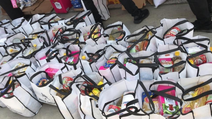 İşsiz Kalan İşçilere Yardım Paketi Ulaştırıyorlar