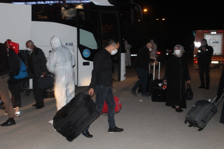 Fransa’dan Getirilen 286 Türk Vatandaşı, Kocaeli’de Öğrenci Yurduna Yerleştirildi