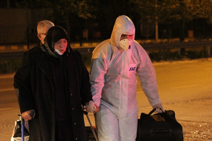 Fransa’dan Getirilen 286 Türk Vatandaşı, Kocaeli’de Öğrenci Yurduna Yerleştirildi